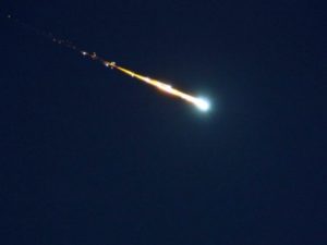 Полет метеорита над Британией сняли на видео