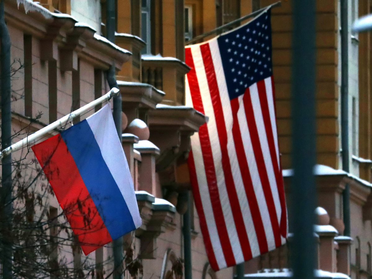Bloomberg: новые санкции США и Великобритании против России могут затронуть олигархов и госдолг