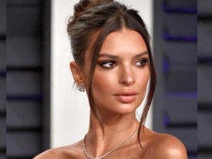 Эмили Ратаковски опубликовала фото с новорожденным сыном