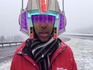 Репортер насмешил зрителей, выйдя в эфир со включенной AR-маской