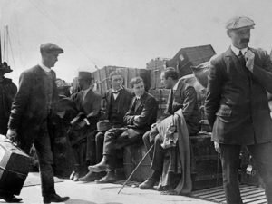 Кто стал автором известных всем выражений и крылатых фраз