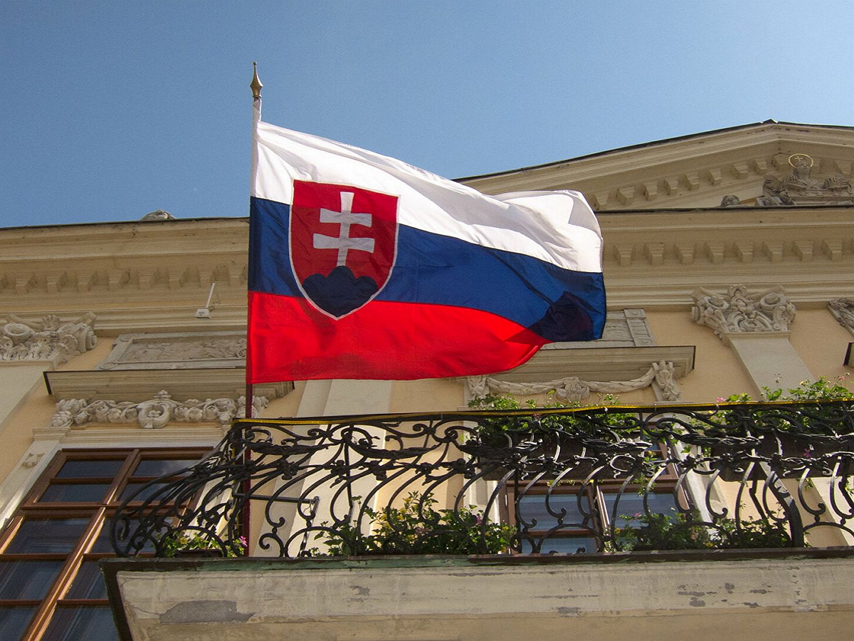 Словакия высылает трех сотрудников российского посольства в знак солидарности Чехии