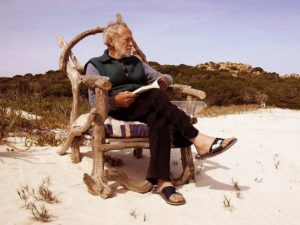 Современного Робинзона Крузо, прожившего на острове 30 лет, заставили переселиться в квартиру