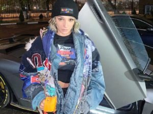 Настя Ивлеева, гоняя на дорогом Lamborghini по Москве, нарушила ПДД более 200 раз