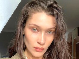 Белла Хадид вышла на подиум без нижнего белья