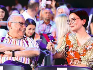 Супруга Петросяна хотела опубликовать портрет, но выложила семейное фото