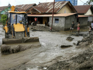 Сильные ливни в Индонезии вызвали серию оползней и селей: есть жертвы