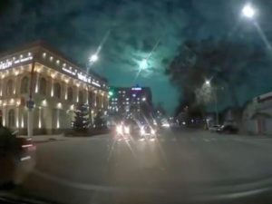 Видео вспышки в небе над Киргизией, Узбекистаном и Казахстаном собрало около 12 тыс. просмотров