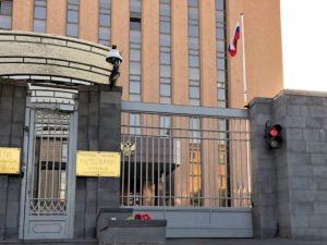 политолог США «выбивают» Россию из Армении