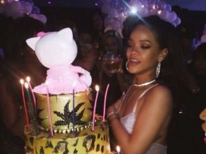 Рианна спела для поклонницы в ресторане