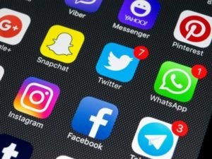 Новое видео Алексея Пивоварова о российских социальных сетях собрало около 330 тыс. просмотров