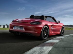 Пенсионерка разогналась на автомобиле до 300 километров в час