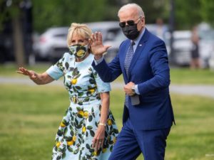 Романтичный поступок Байдена сняли на видео