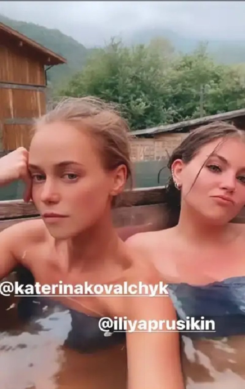 Гарик Харламов отдыхает в Сочи с 28-летней Екатериной Ковальчук и Little Big: в Сети появились фото (ФОТО)