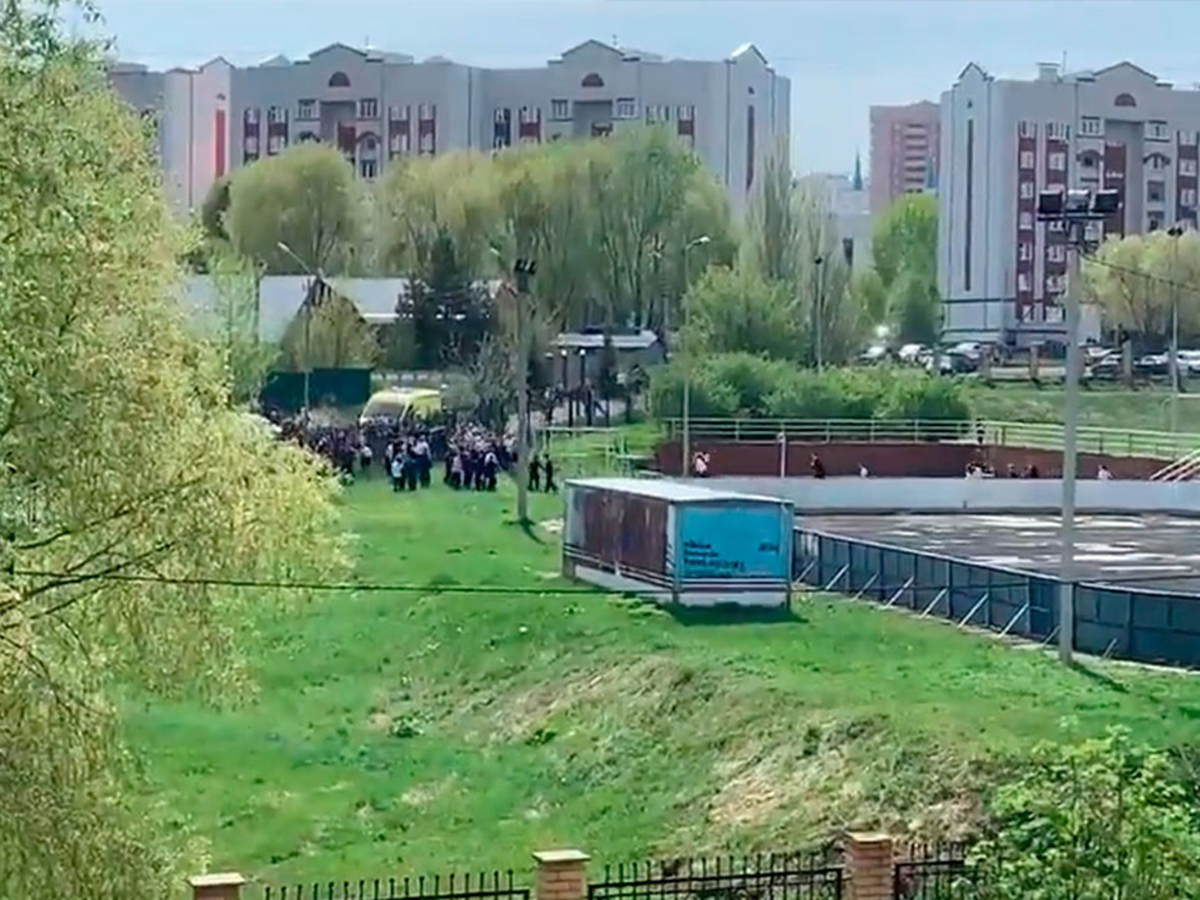 В Казани подросток устроил стрельбу в школе