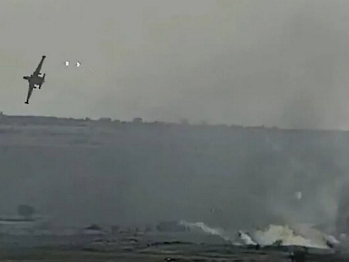 Сеть восхитило видео атаки штурмовика Су-25 ВВС Армении на азербайджанские позиции