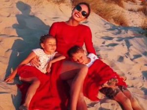 Семейные фото Ляйсан Утяшевой собрали около 1 млн просмотров