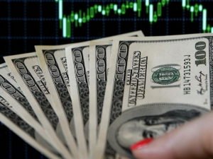 Болгары предсказали крах американскому доллару из-за России