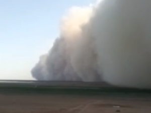 Мощная песчаная буря накрыла Астрахань, Дагестан и Калмыкию: видео опубликованы в Сети