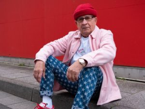 75-летний пенсионер стал звездой соцсетей