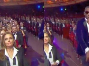 Интернет-пользователи оценили покерфейс Анджелины Джоли во время концерта