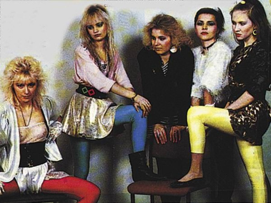 Фото звезд в 90-х, которые они предпочли бы забыть