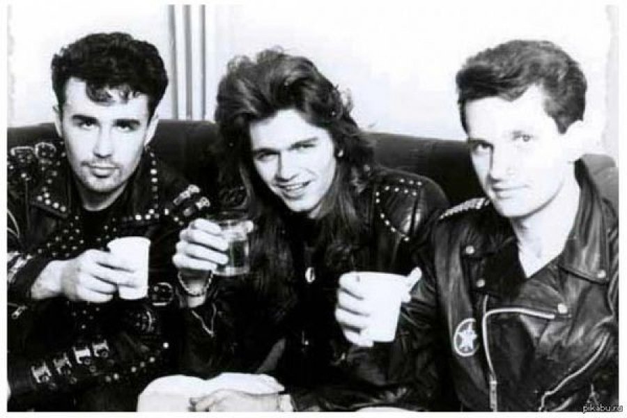 Фото звезд в 90-х, которые они предпочли бы забыть