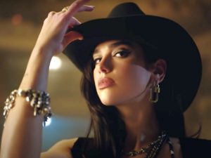 Новый клип Дуа Липы посмотрели около 9 млн человек