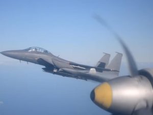 ИЛ-38 собрал 500 тыс. просмотров, «подкравшись» к авианосцу США