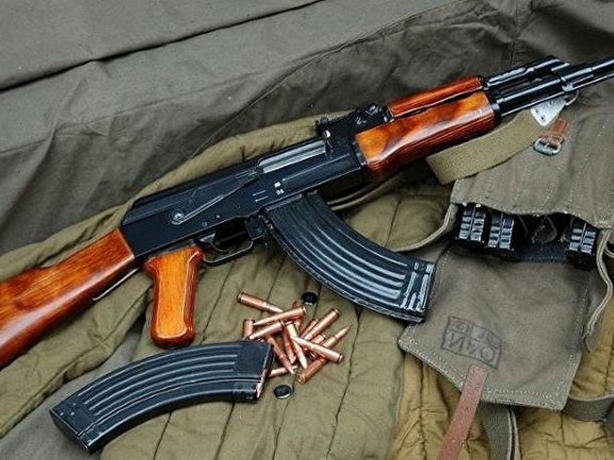 Видео, демонстрирующее, как работает винтовка AK-47, стало вирусным в Сети