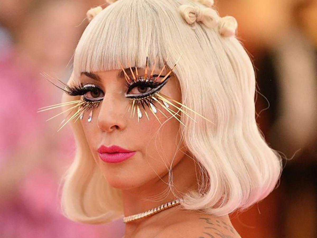 Леди Гага отметила юбилей альбома новой коллекцией одежды