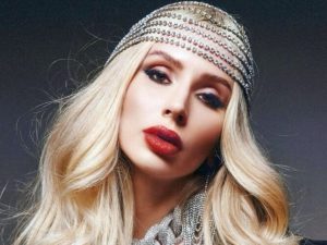 Светлана Лобода показала подписчикам фрагмент совместного выступления с певцом Артемом Ивановым.