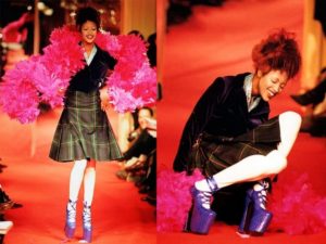 Падение Наоми Кэмпбелл на модном показе собрало более 1 млн просмотров