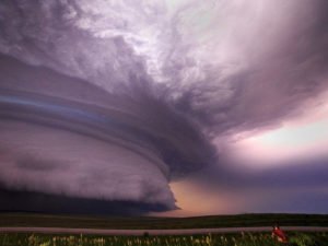 Пилот попал в торнадо и снял это явление с близкого расстояния