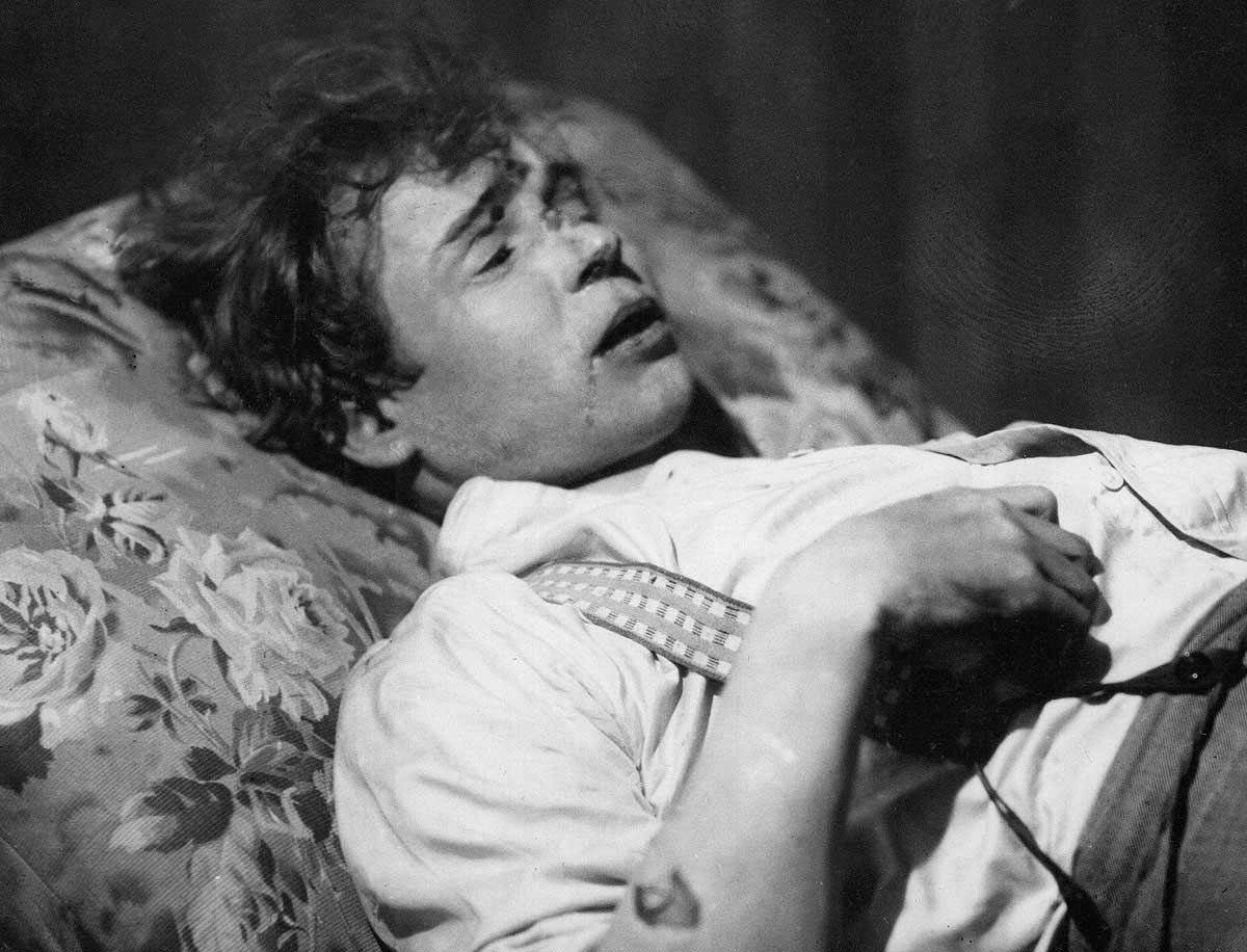 Пагубные и необычные привычки известных людей