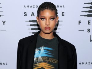 Полеты скатов-орляков над океанов сняли на видео