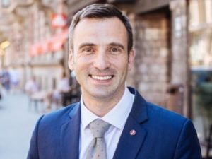 Россия внесла в черный список мэра Риги, снявшего триколор РФ на ЧМ по хоккею