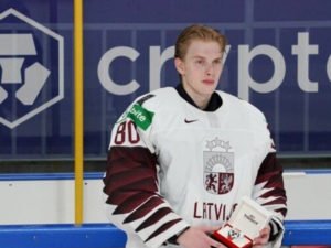 Погиб вратарь Латвии Матис Кивлениекс