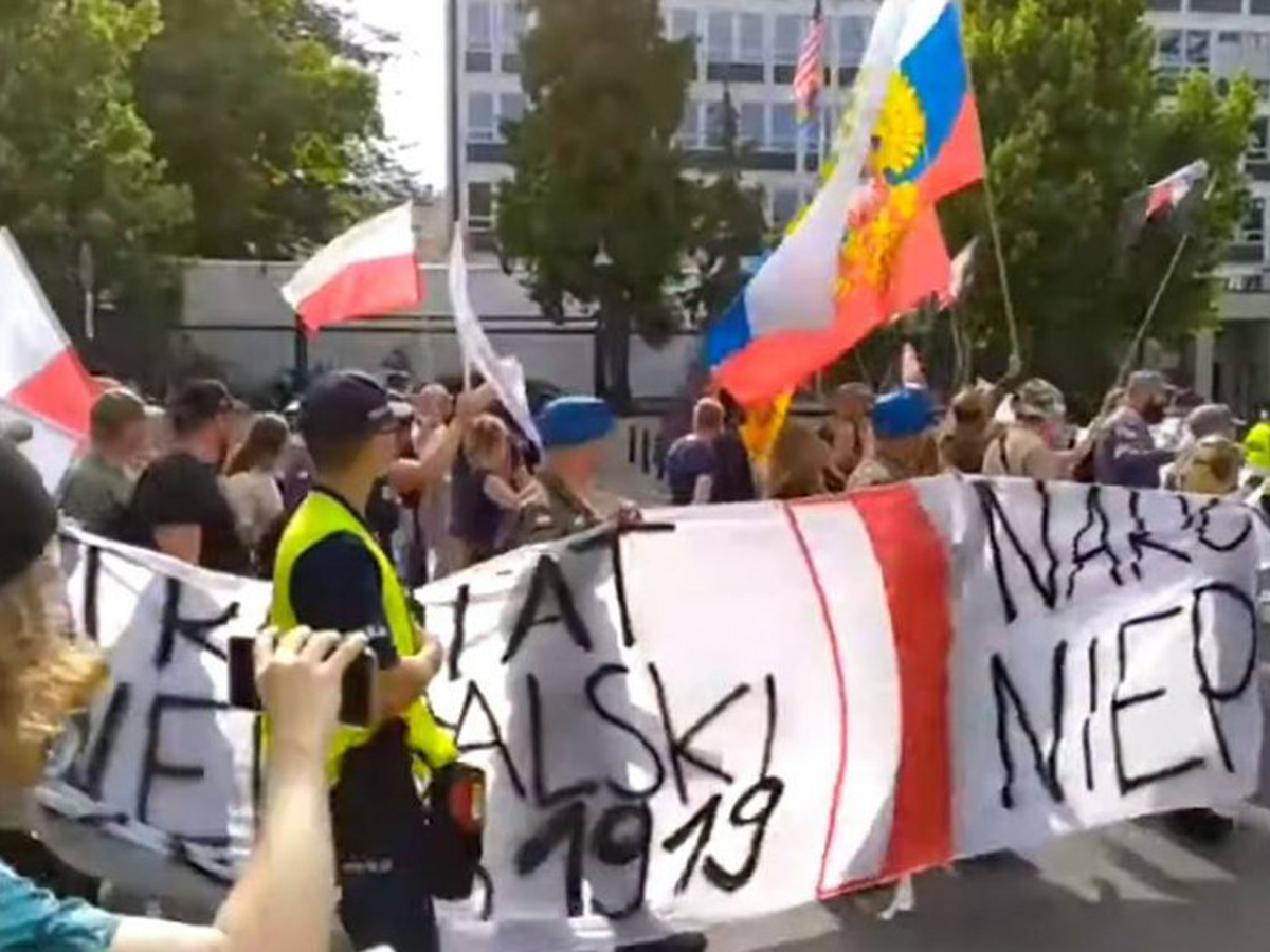 Поляки протесты США флаг РФ
