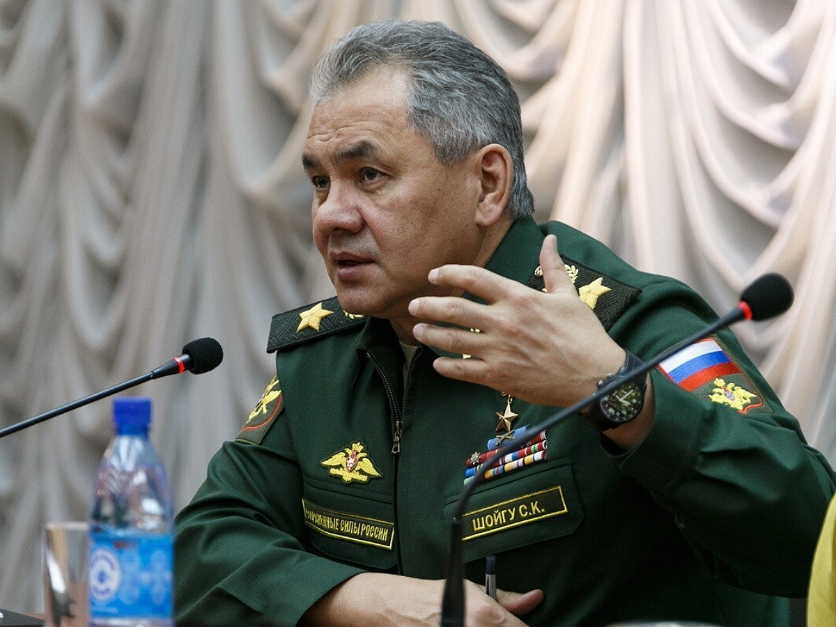 “Приедет на танке”: в России высмеяли СБУ за вызов Шойгу на допрос в Мариуполь