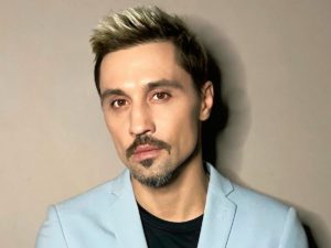 Видеоблогер вырастил живого цыпленка из желтка в стакане