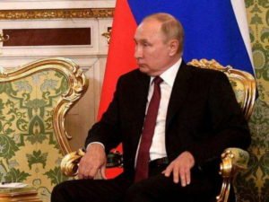 Путин пояснил Меркель, за что был осуждён Навальный