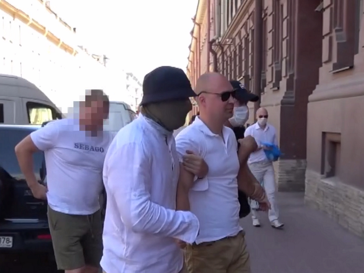 ФСБ опубликовала видео задержания эстонского консула в Петербурге