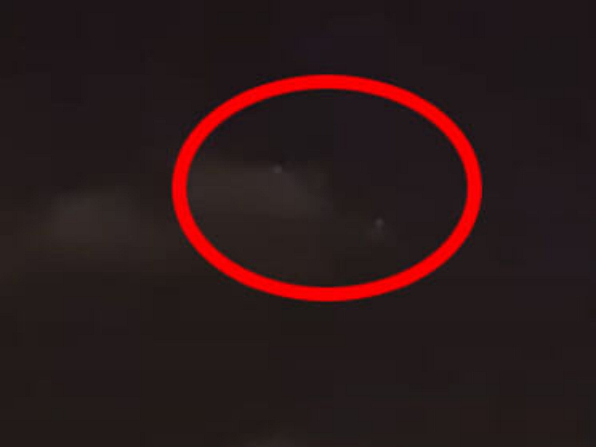Загадочное видео со светящимися НЛО вызвало горячие споры в Сети