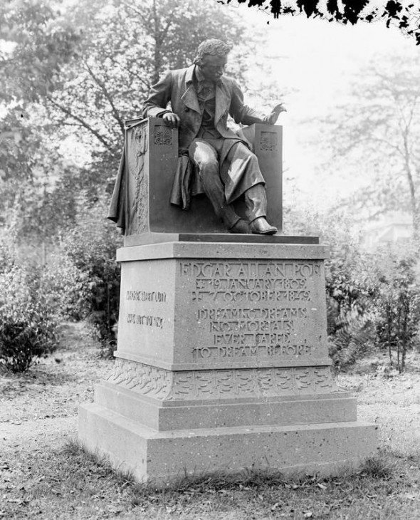 Самые известные памятники с ошибками