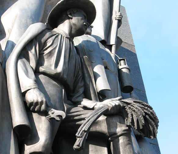 Самые известные памятники с ошибками