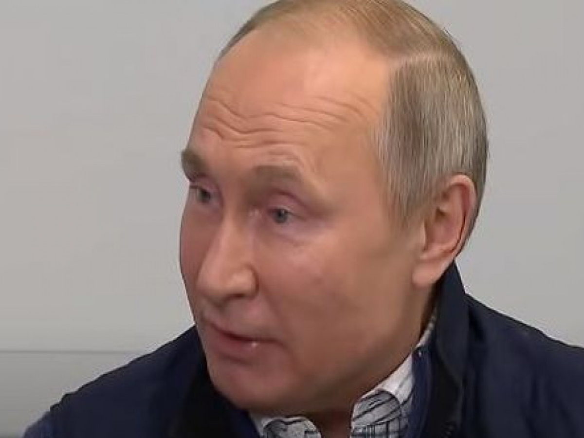 8 версий Путин самоизоляция