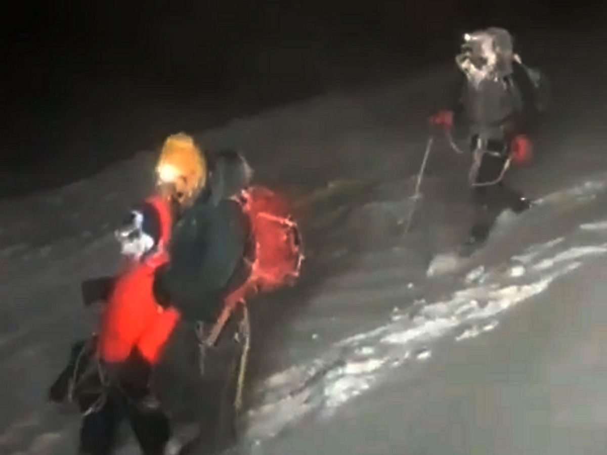 На вершине Эльбруса погибли три альпиниста