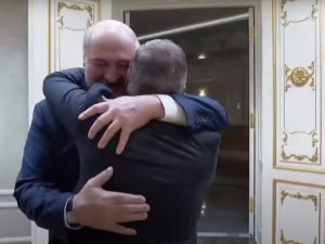 Глава МФК объятия Лукашенко