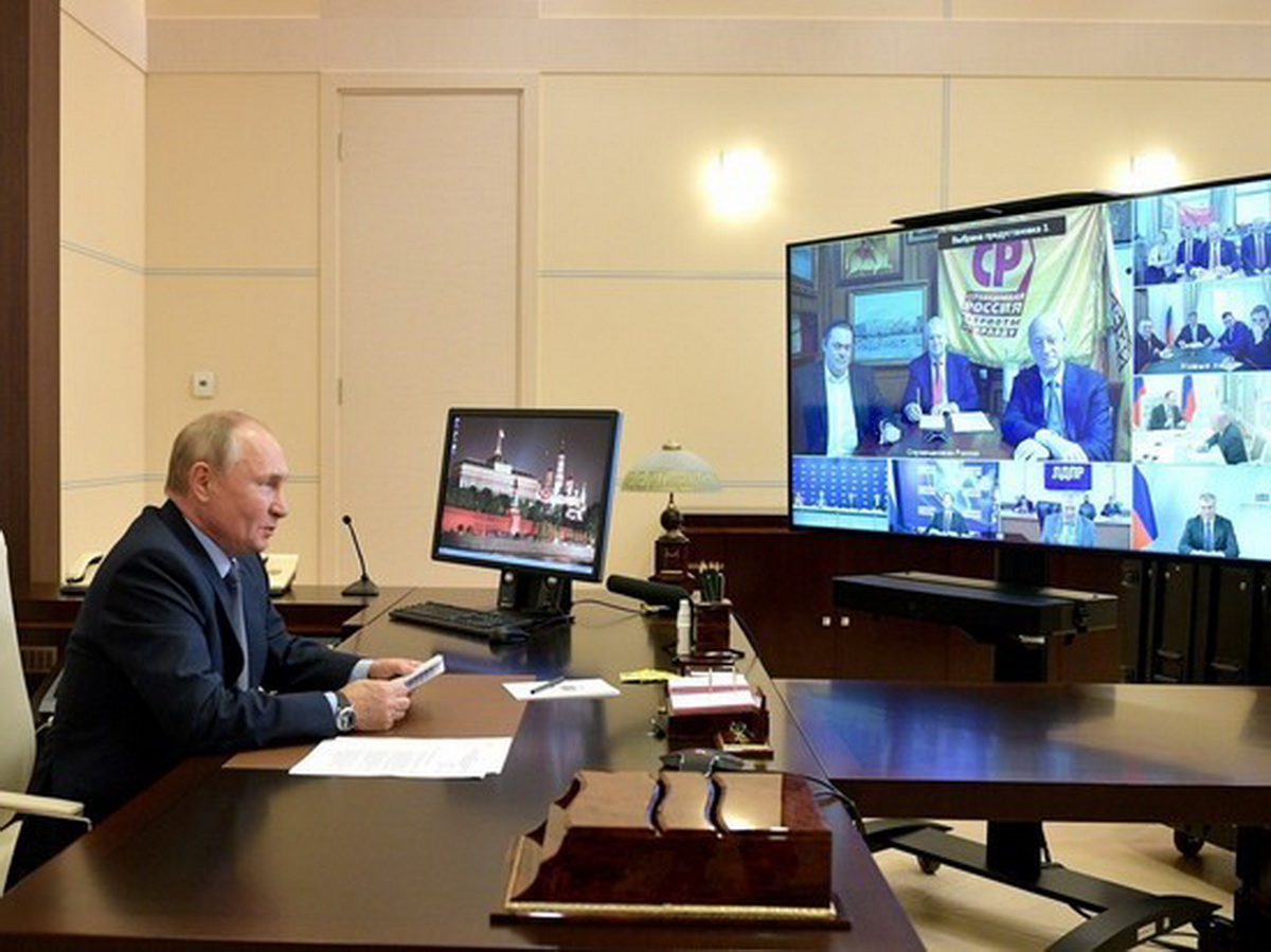 Путин на встрече с лидерами партий